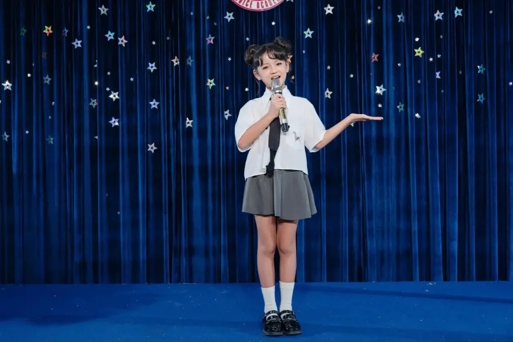 Kỹ năng giao tiếp trước đám đông ( Ảnh : K&L Voice Academy )