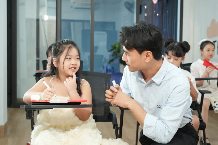 Nuôi dạy con tự tin: Giải mã 3 nỗi lo lớn nhất của cha mẹ hiện đại